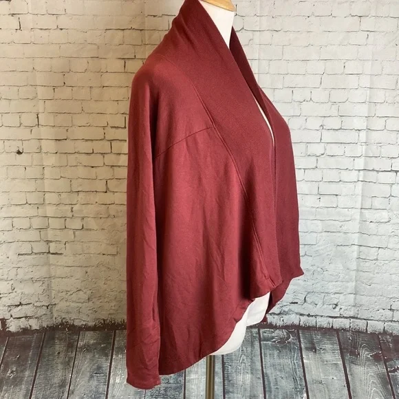 Athleta Nirvana Wear Two Ways Wrap Maple Red Sz Small Gym Yoga Layering Workout - Picture 7 of 14